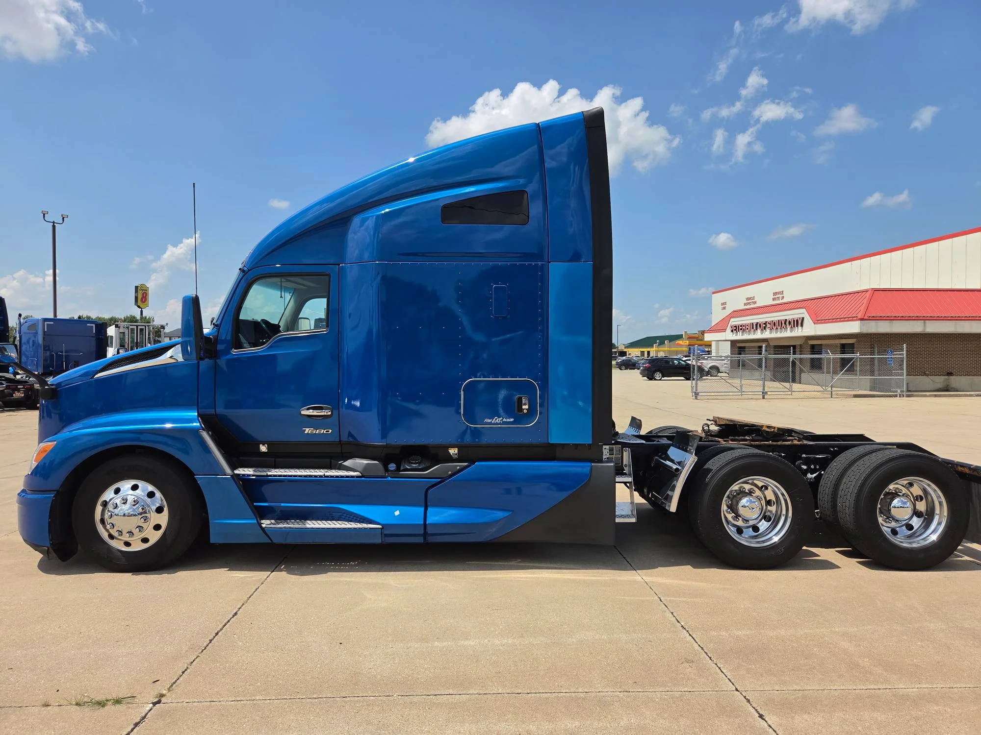 2023 Kenworth T680 in Des Moines, IA — photo 3