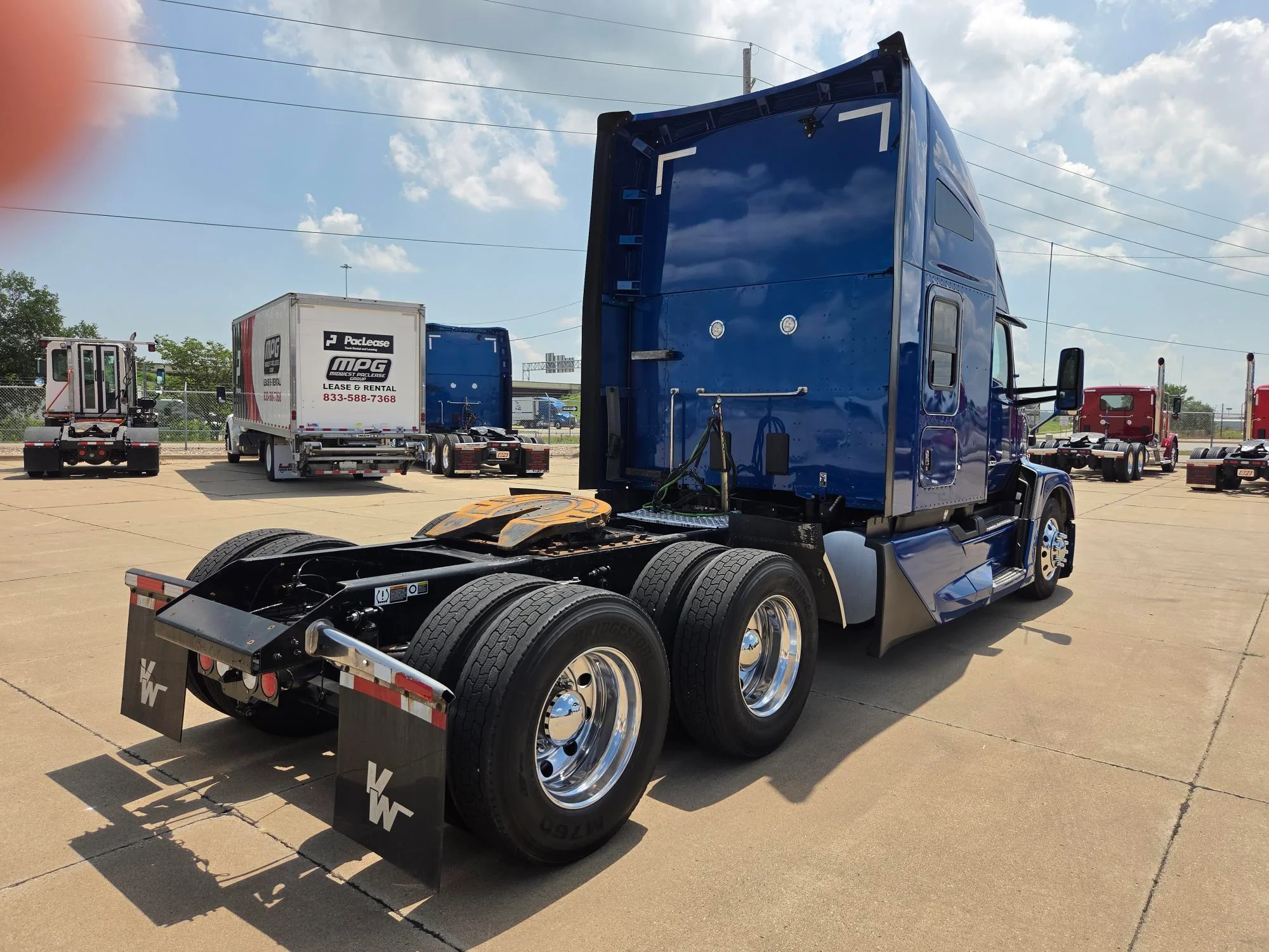 2023 Kenworth T680 in Des Moines, IA — photo 7