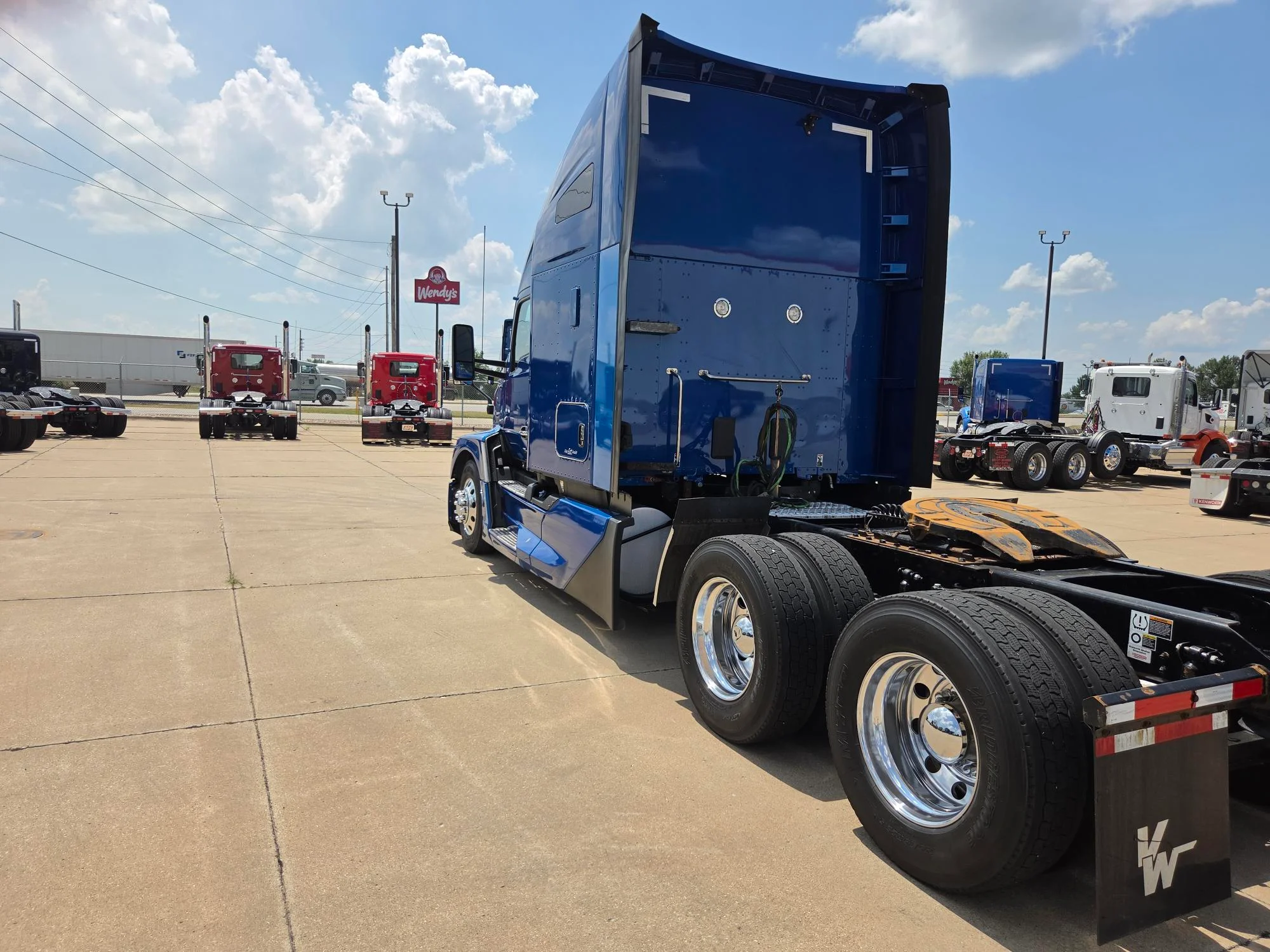 2023 Kenworth T680 in Des Moines, IA — photo 5
