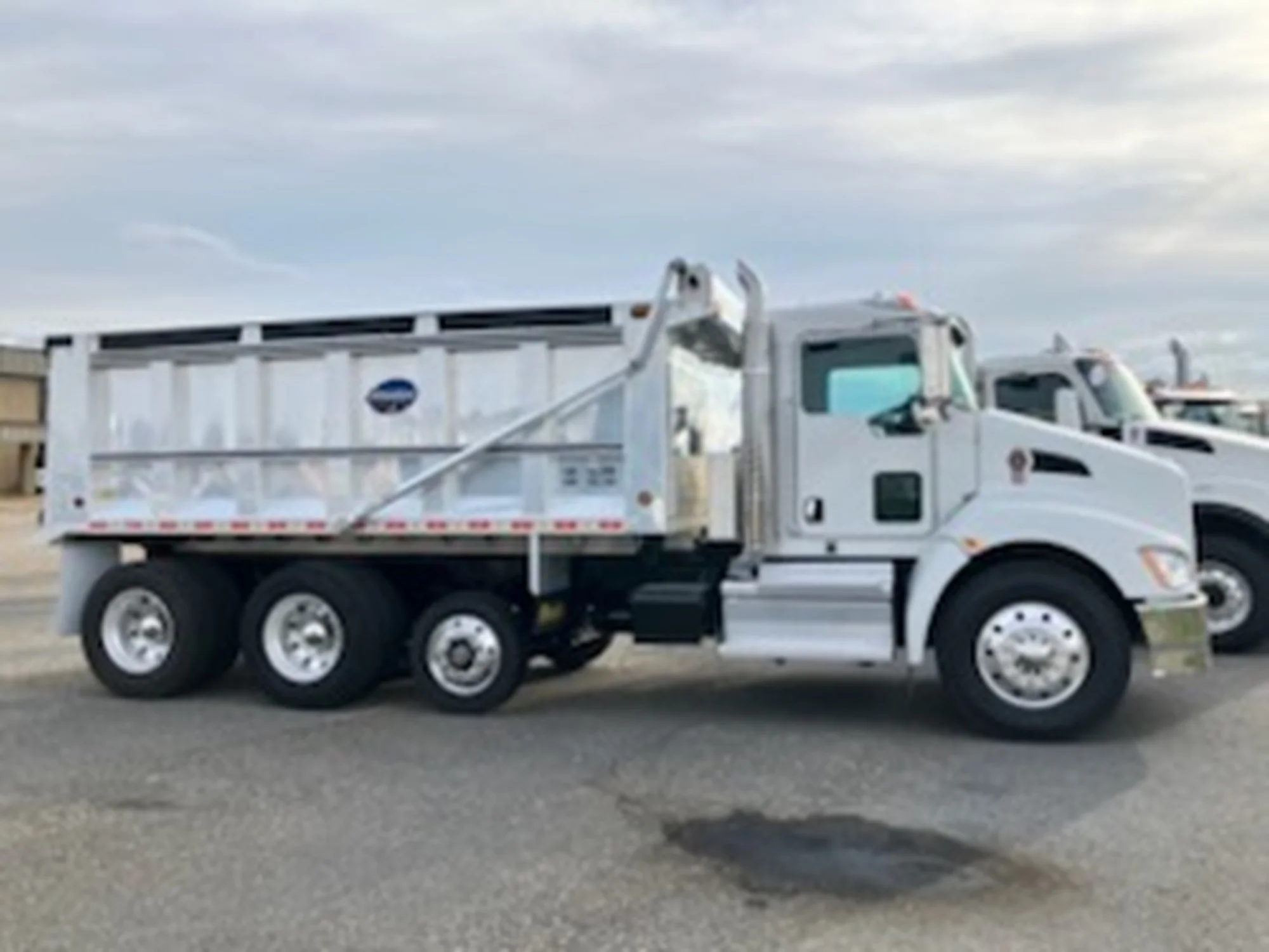 2022 Kenworth T370 - image 4