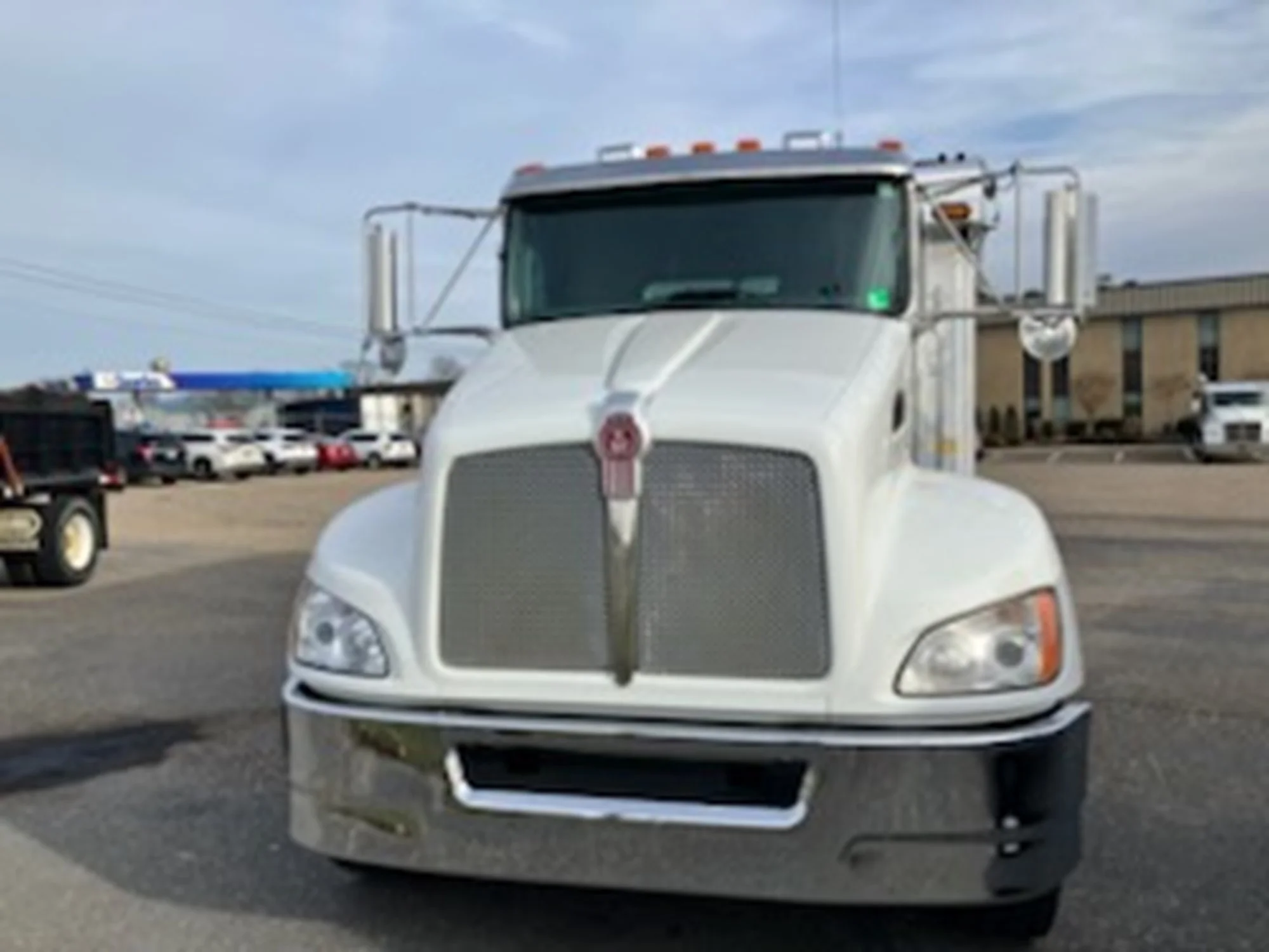2022 Kenworth T370 - image 2