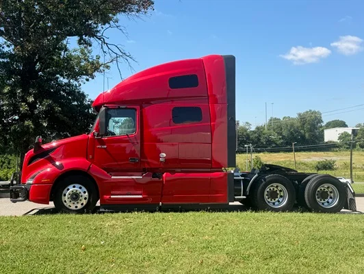 2022 Volvo VNL 760 in Nashville, TN — photo 16
