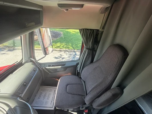 2022 Volvo VNL 760 in Nashville, TN — photo 10