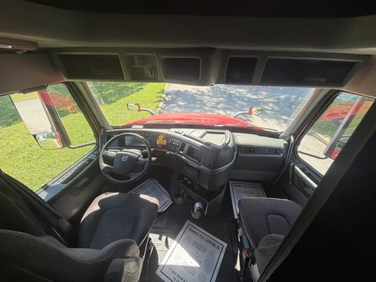 2022 Volvo VNL 760 in Nashville, TN — photo 3