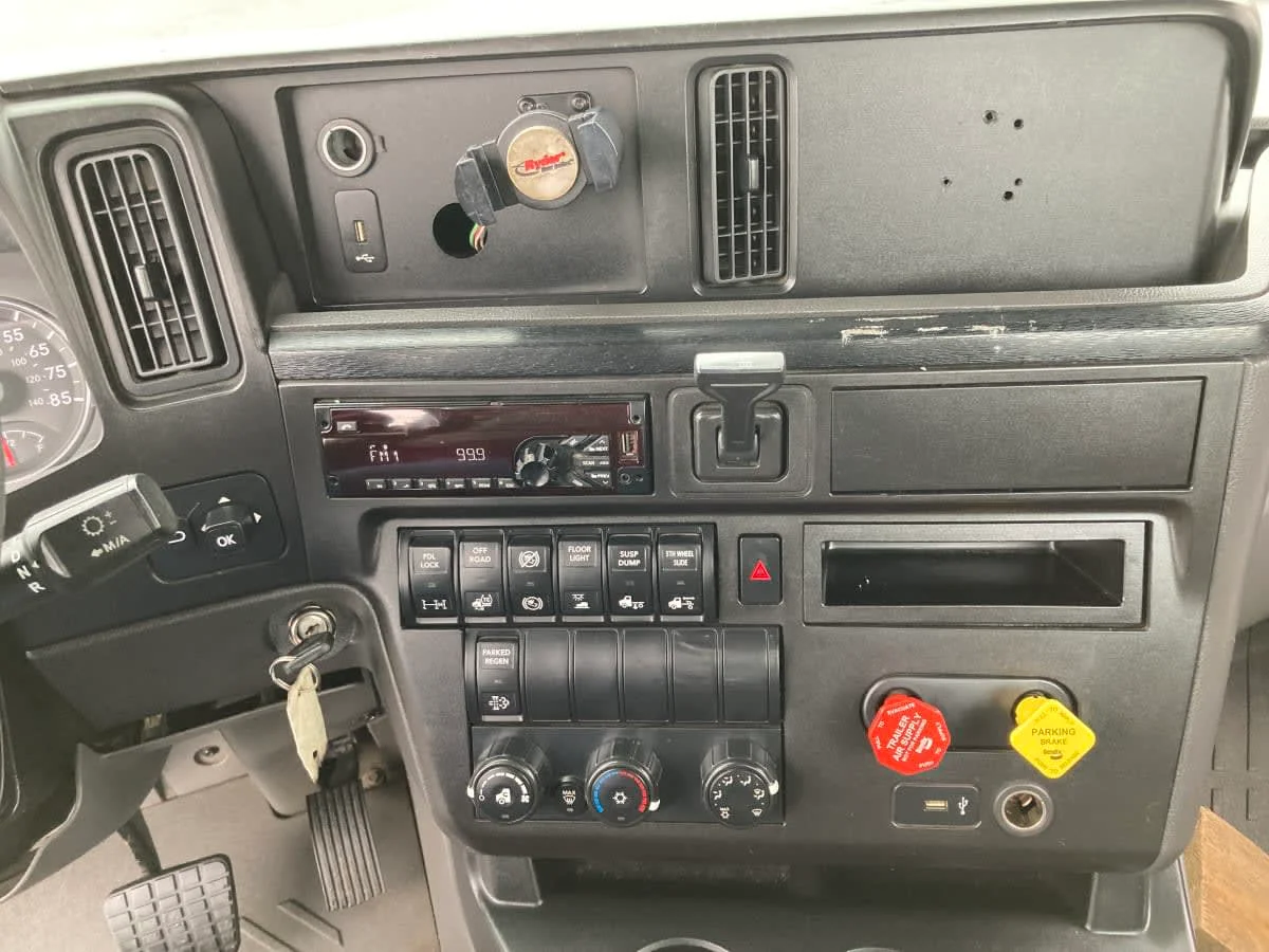 2019 International LT in Springfield, MA — photo 10