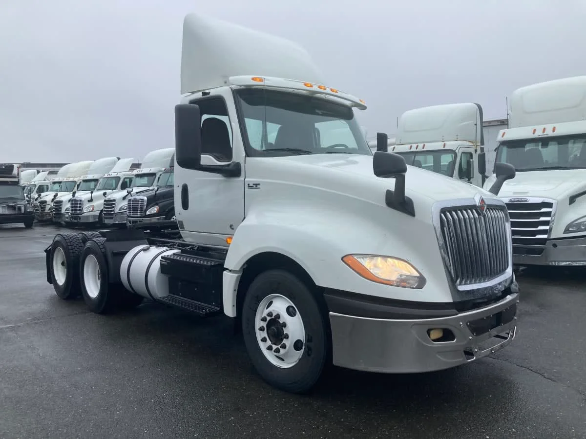 2019 International LT in Springfield, MA — photo 3