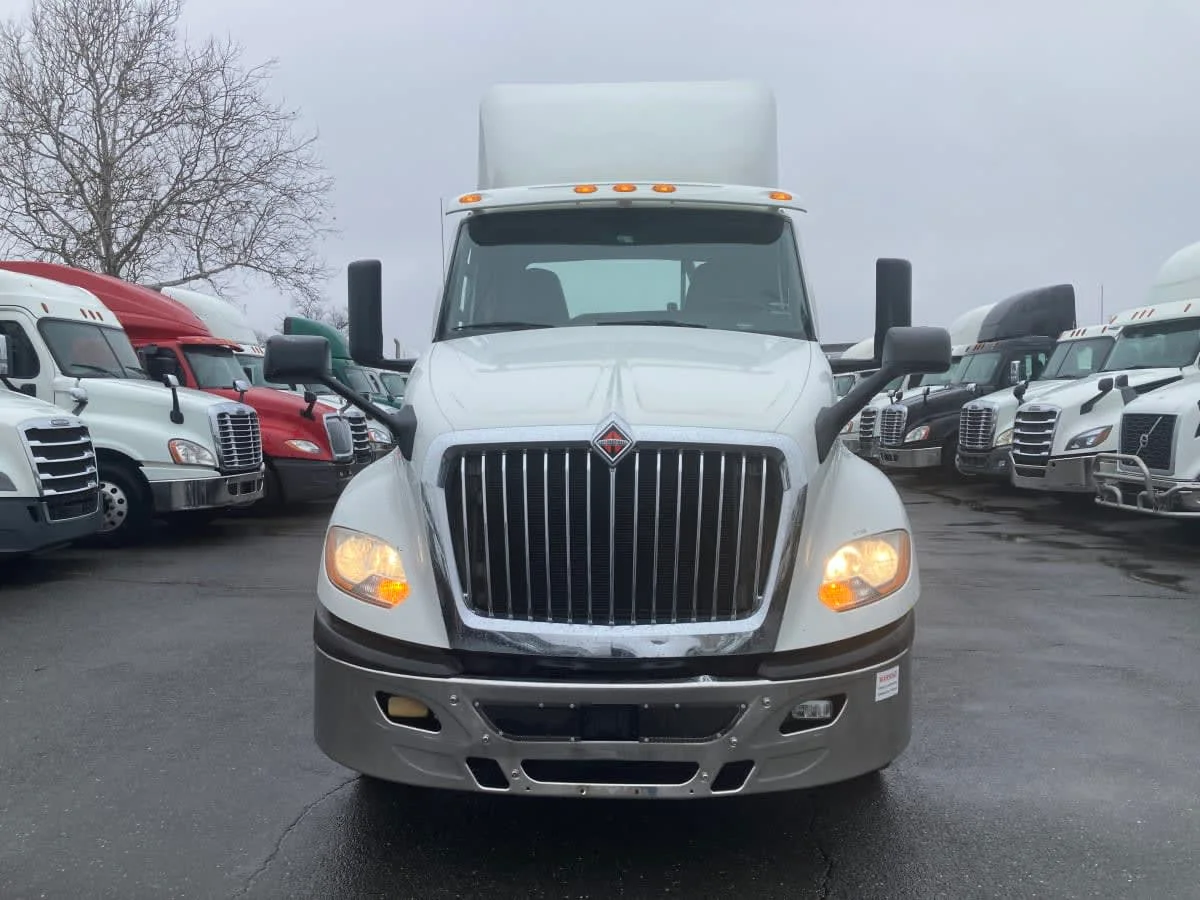 2019 International LT in Springfield, MA — photo 2