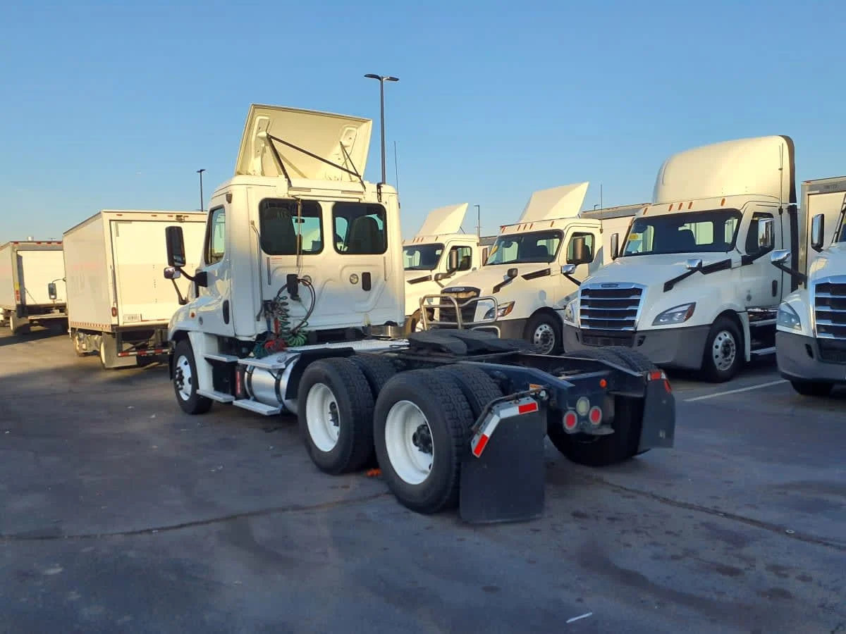 2017 Freightliner Cascadia in Atlanta, GA — photo 6