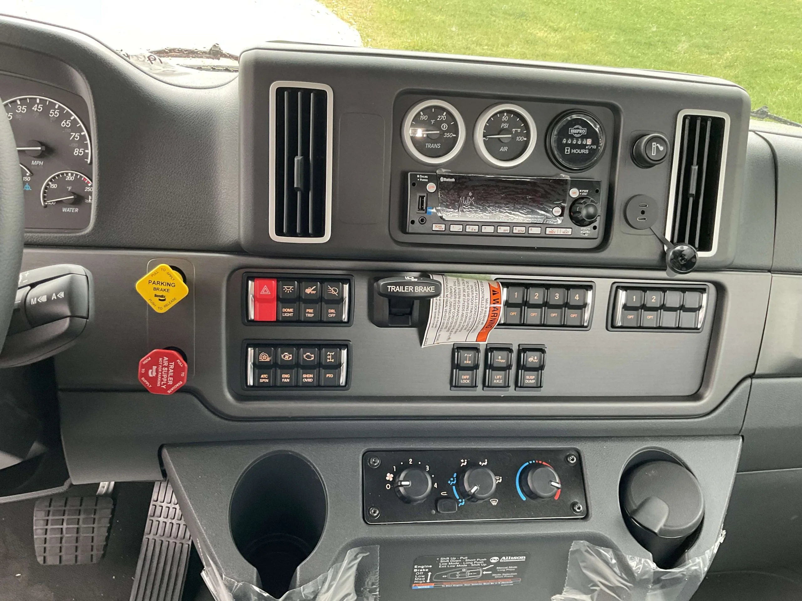 2025 Freightliner M2 106 in Dubuque, IA — photo 6
