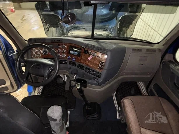 2013 Freightliner Cascadia - image 18