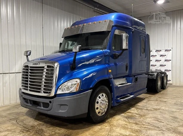 2013 Freightliner Cascadia in Hartford, SD