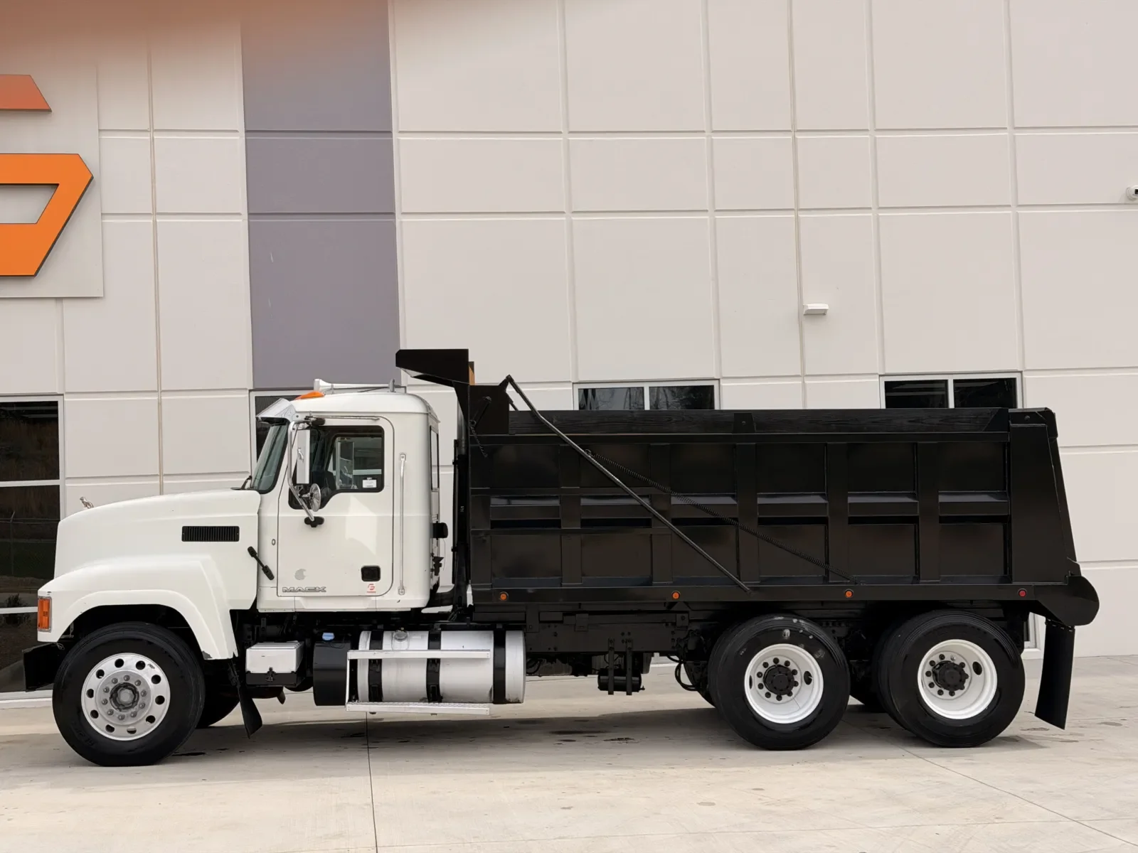 2014 Mack Pinnacle in Greer, SC — photo 5