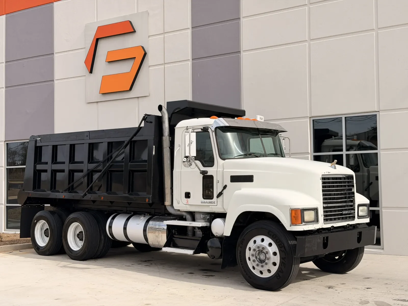 2014 Mack Pinnacle in Greer, SC — photo 2