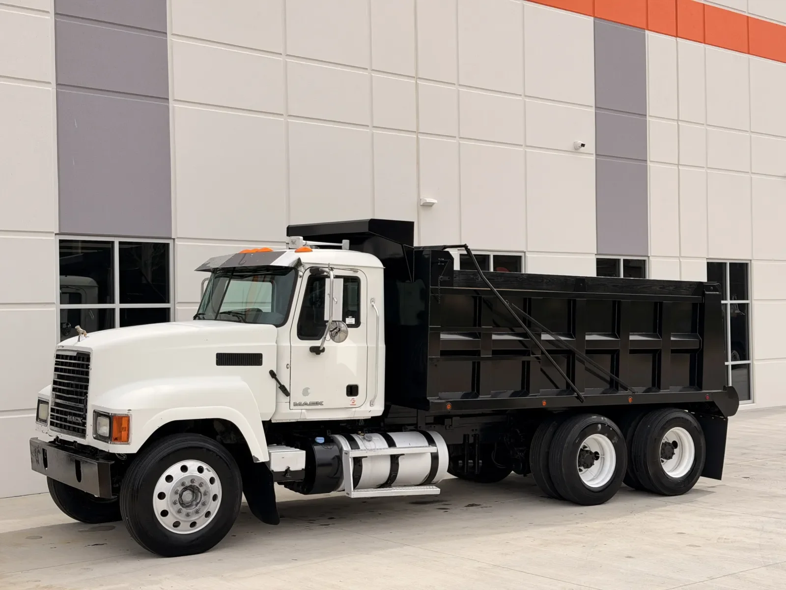 2014 Mack Pinnacle in Greer, SC — photo 3