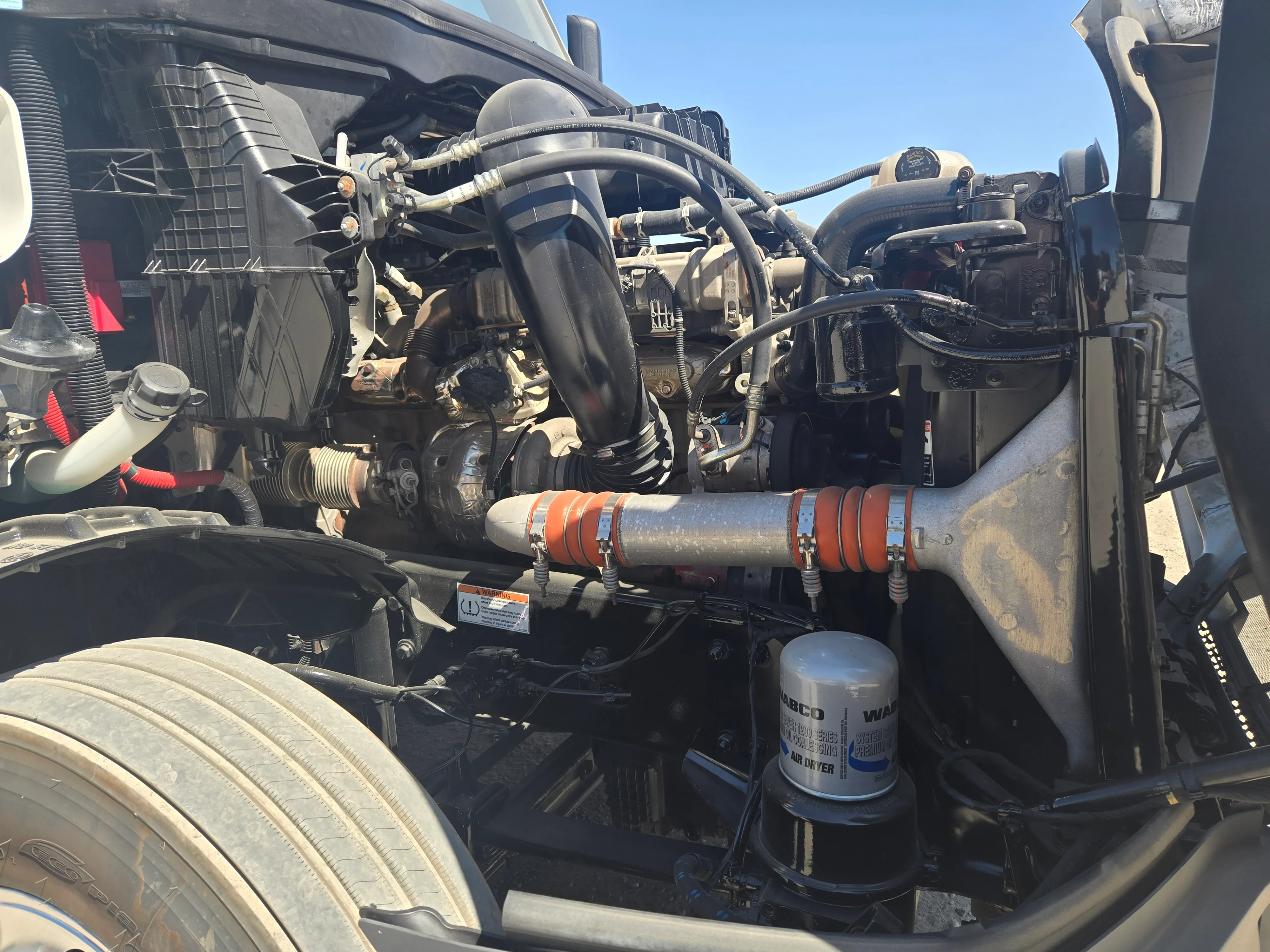 2023 Freightliner Cascadia in Fresno, CA — photo 14