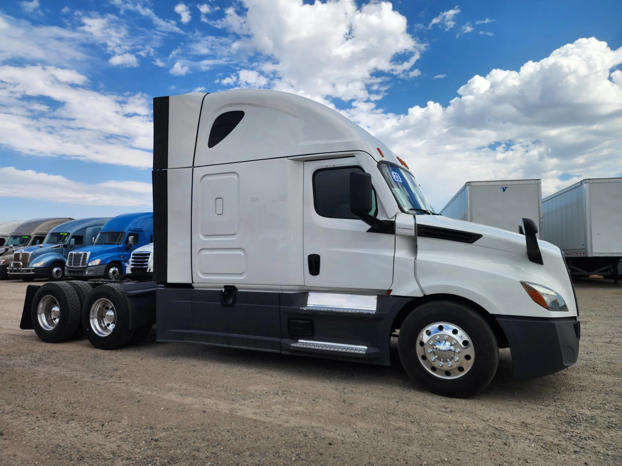2023 Freightliner Cascadia in Fresno, CA — photo 17