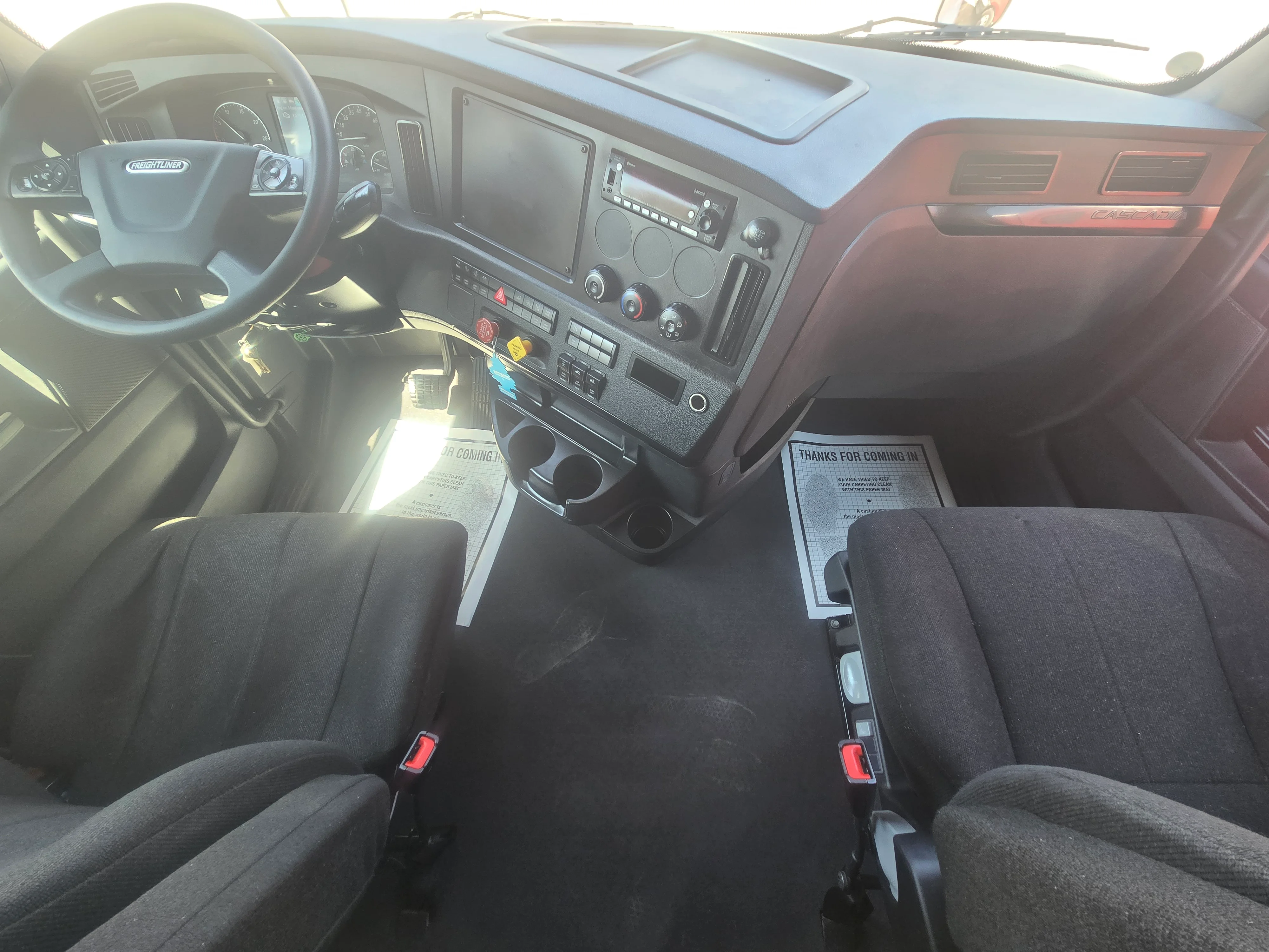 2023 Freightliner Cascadia in Fresno, CA — photo 9