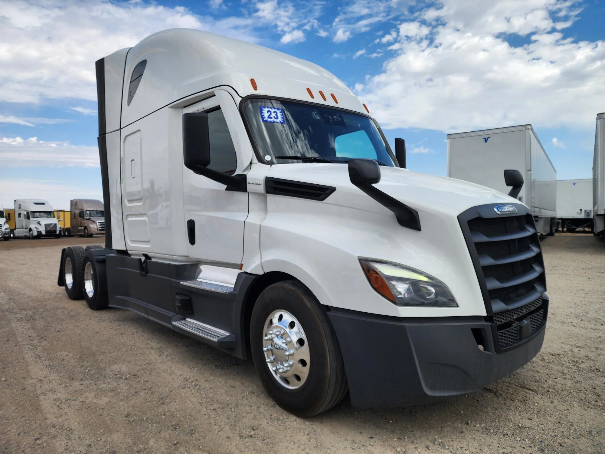 2023 Freightliner Cascadia in Fresno, CA — photo 3