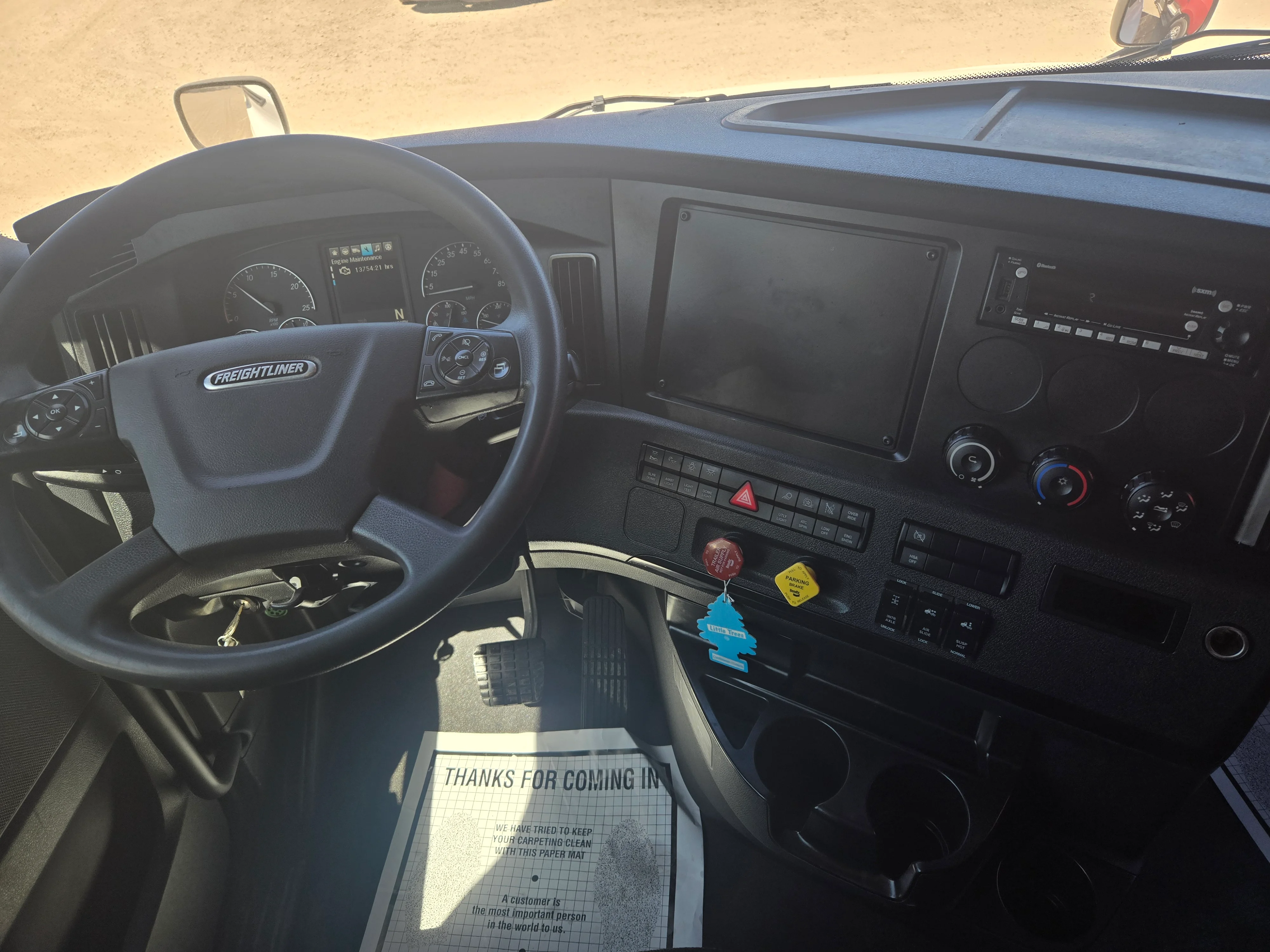 2023 Freightliner Cascadia in Fresno, CA — photo 8