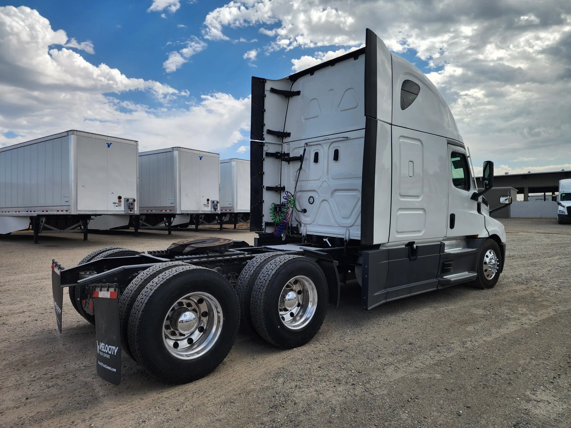 2023 Freightliner Cascadia in Fresno, CA — photo 6