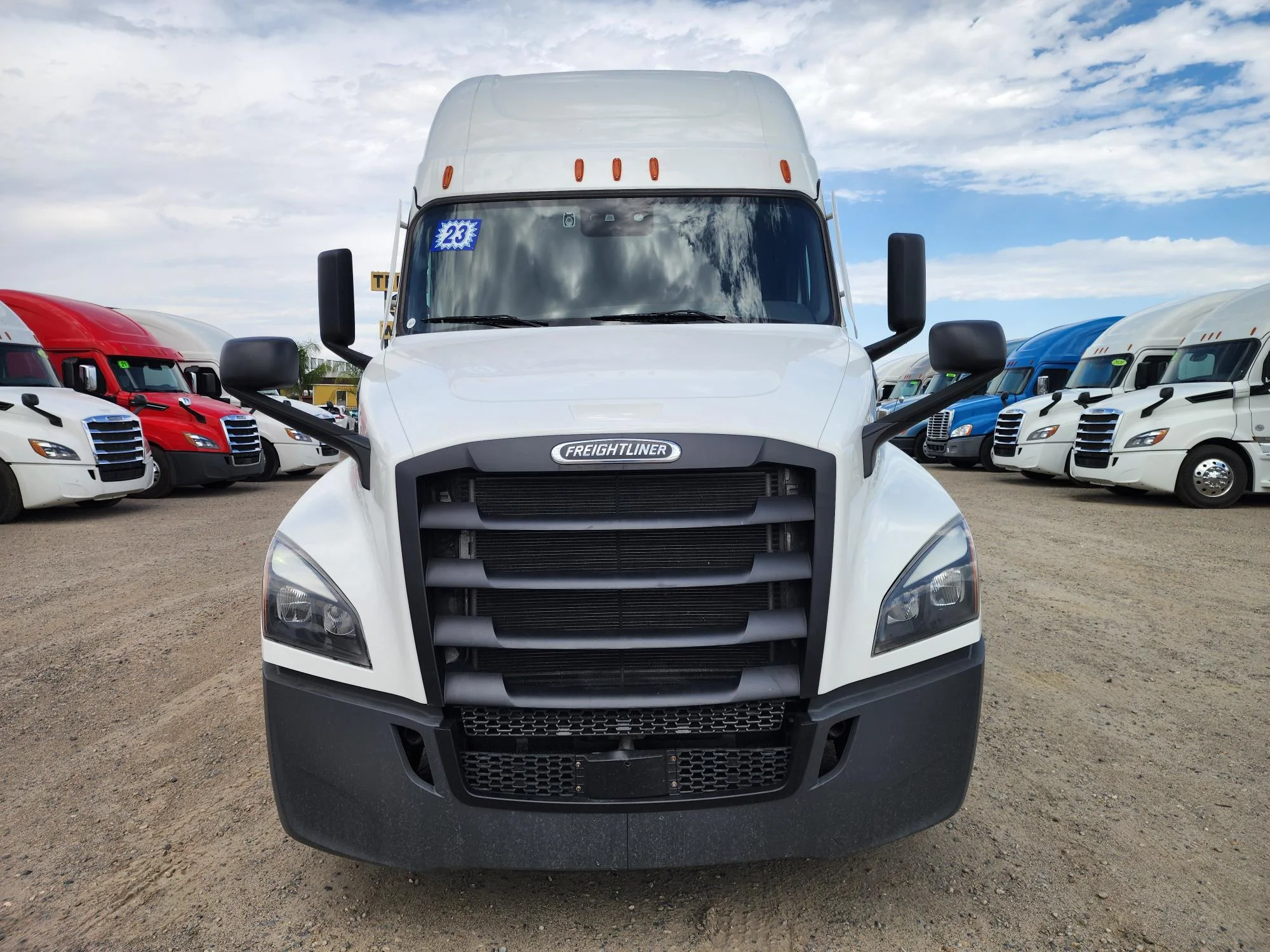 2023 Freightliner Cascadia in Fresno, CA — photo 2
