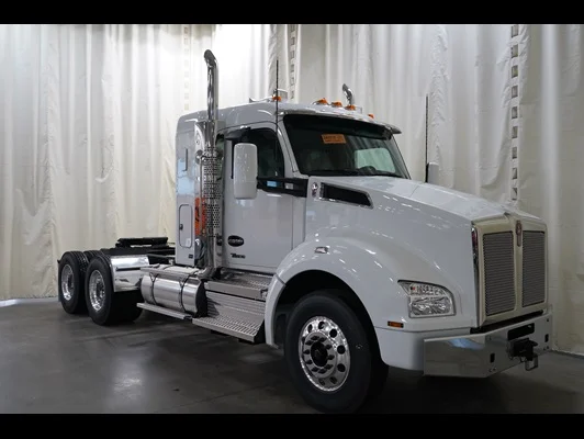 2027 Kenworth T880 in St. Joseph, MO