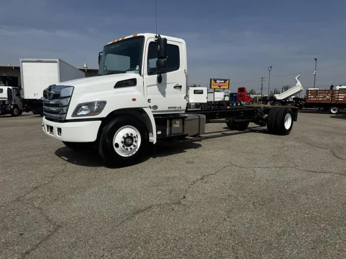 2025 Hino L6 — photo 8