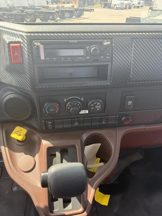 2025 Hino L6 — photo 14