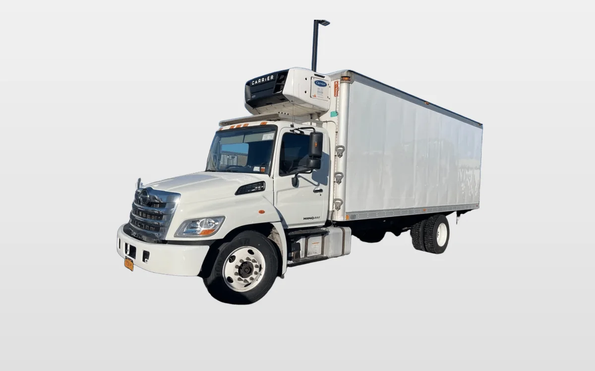 2013 Hino 338 - image 1