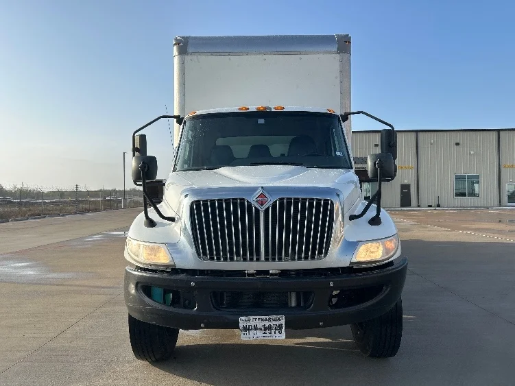 2020 International MV - image 2