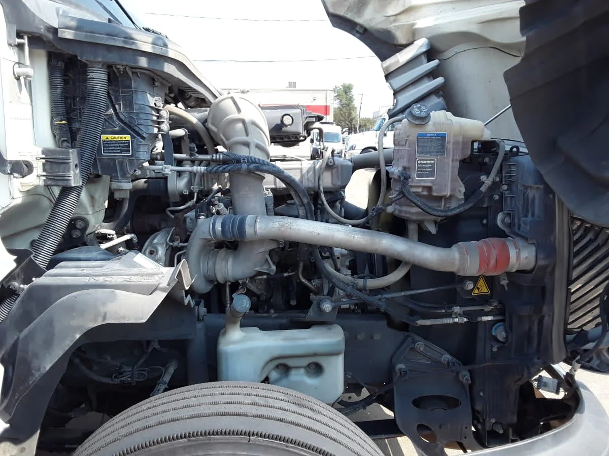 2019 International LT - image 9