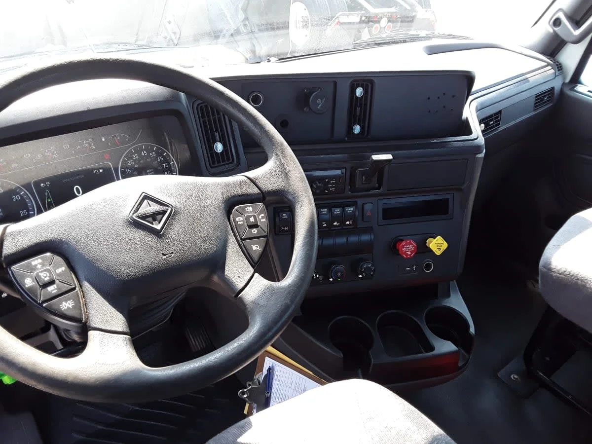 2019 International LT - image 7