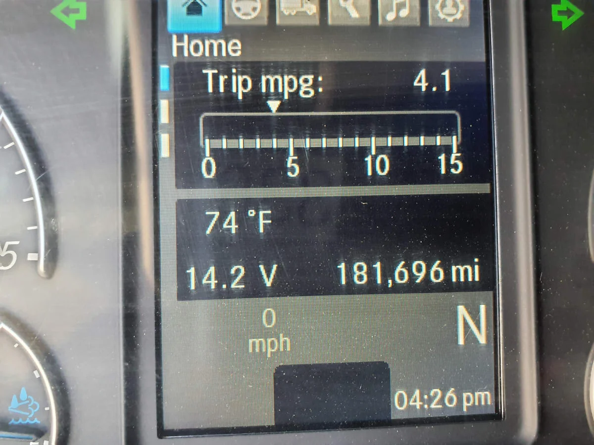 2019 Freightliner Cascadia - image 9