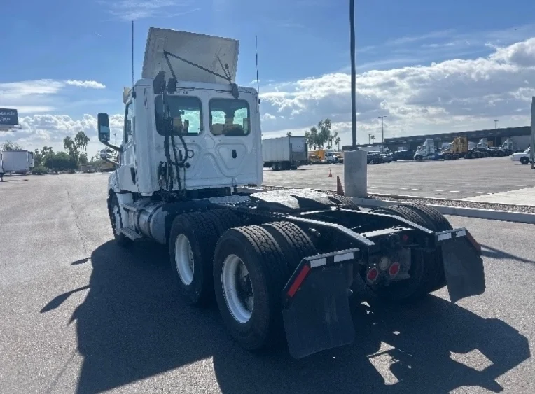 2020 Freightliner Cascadia in Phoenix, AZ — photo 5