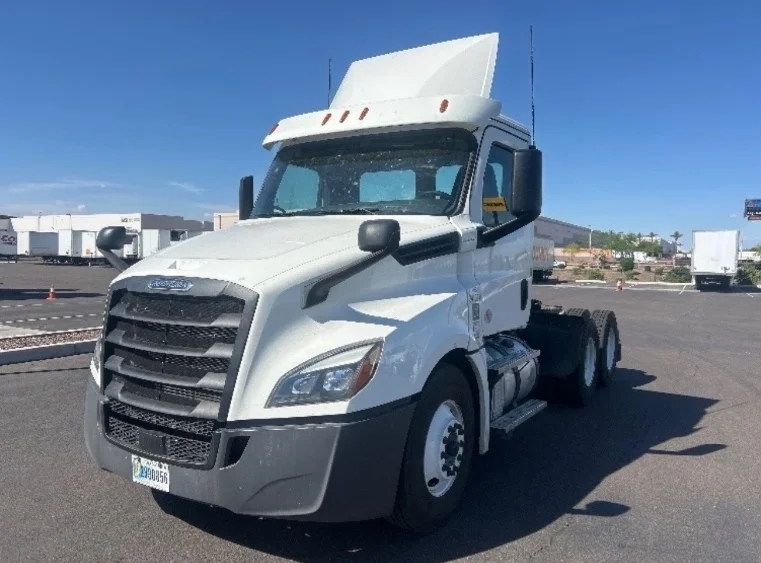 2020 Freightliner Cascadia in Phoenix, AZ — photo 3