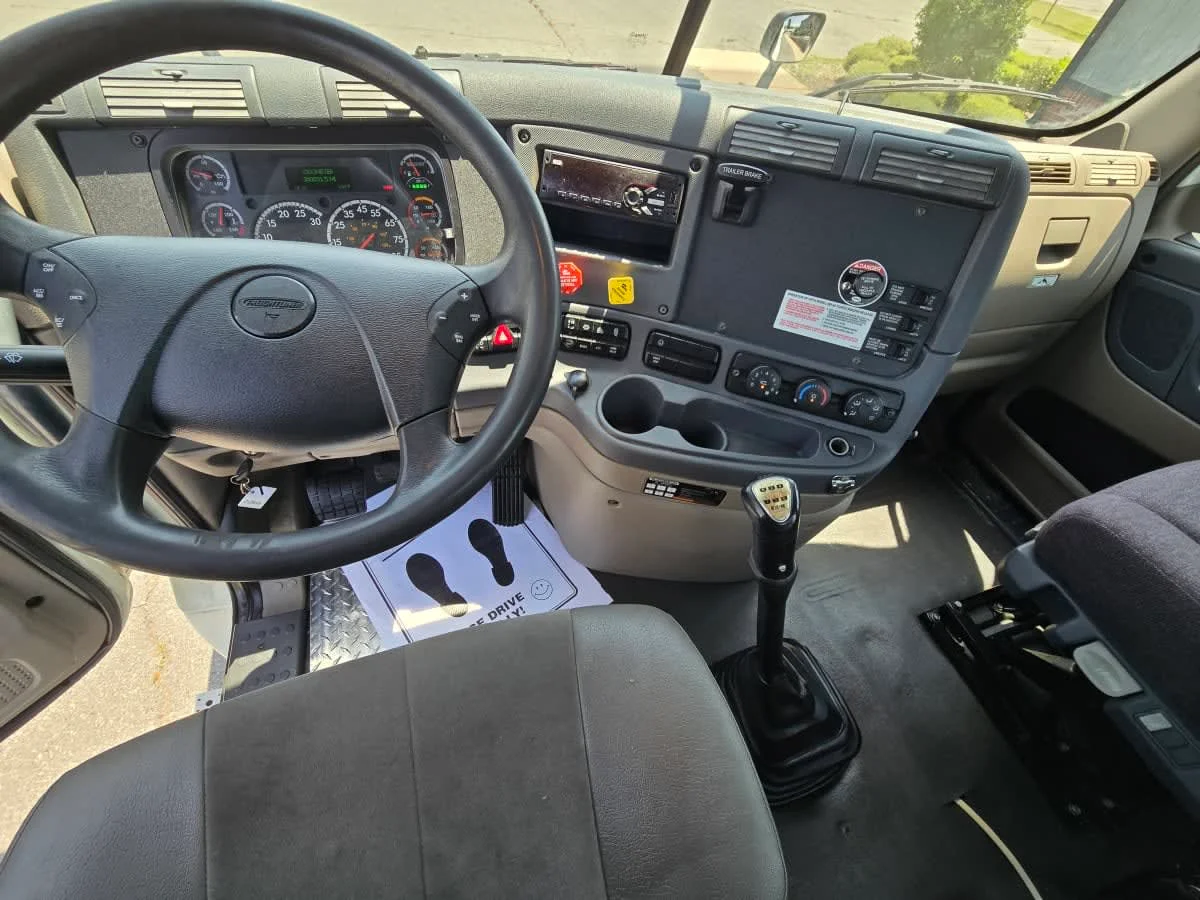 2019 Freightliner Cascadia in North Little Rock, AR — photo 7