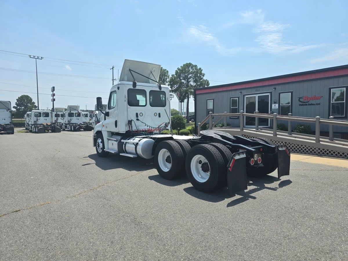 2019 Freightliner Cascadia in North Little Rock, AR — photo 6
