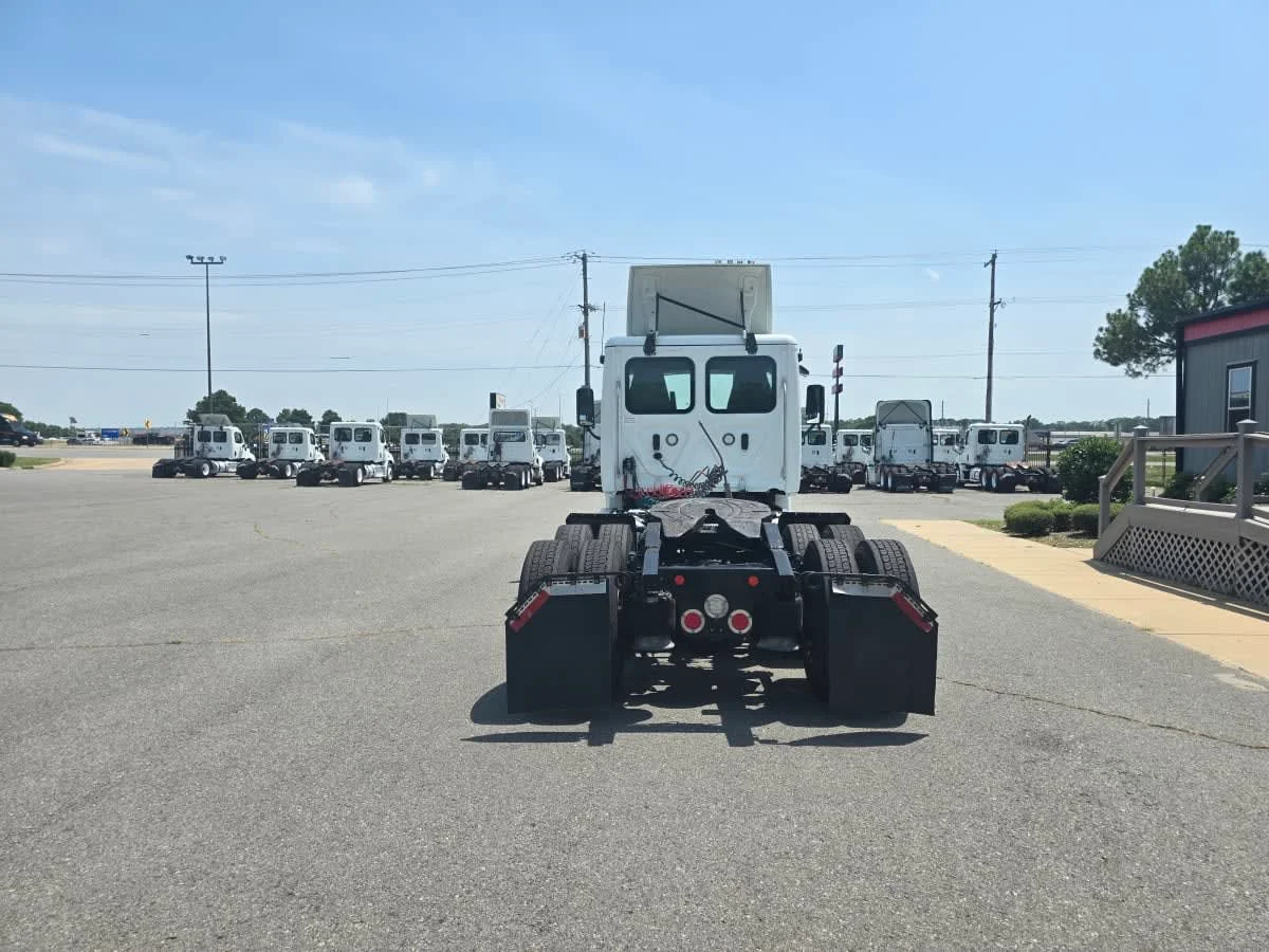 2019 Freightliner Cascadia in North Little Rock, AR — photo 5