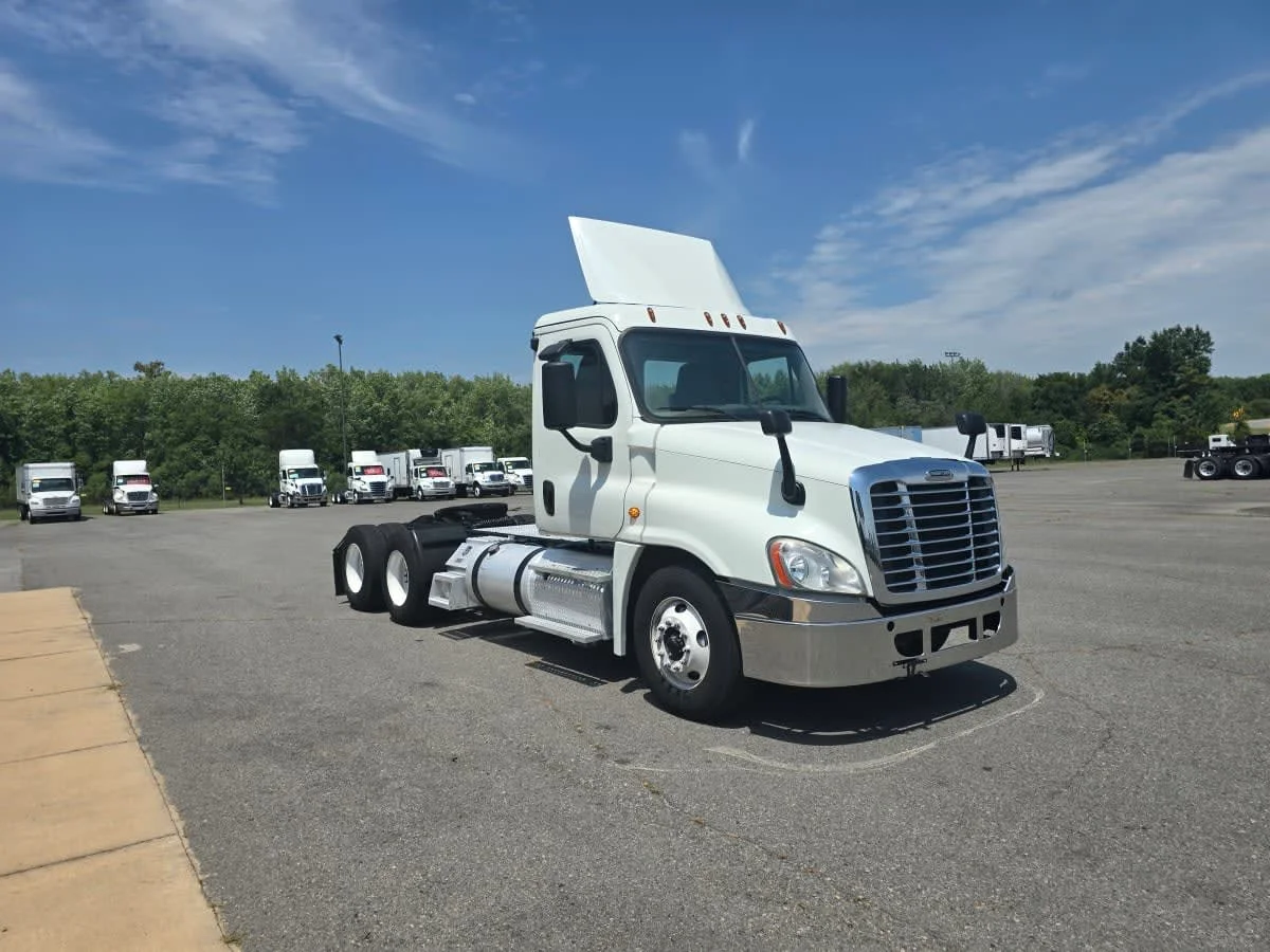 2019 Freightliner Cascadia in North Little Rock, AR — photo 3