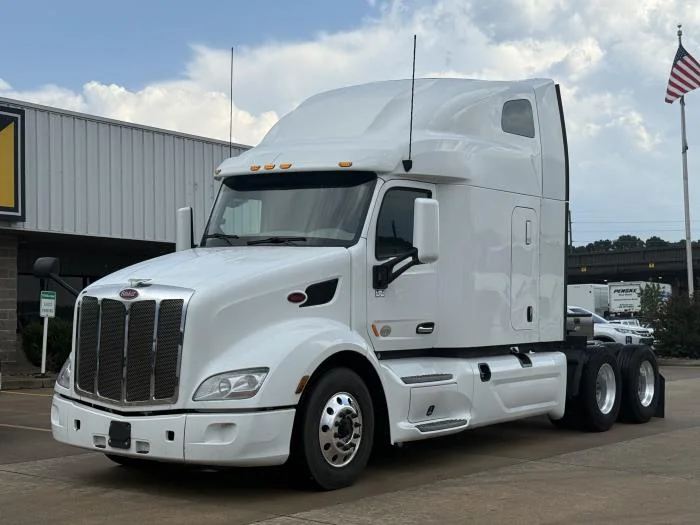 2022 Peterbilt 579 - image 2
