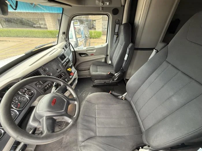 2022 Peterbilt 579 - image 9