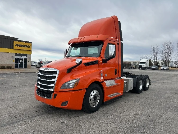2020 Freightliner Cascadia - image 3