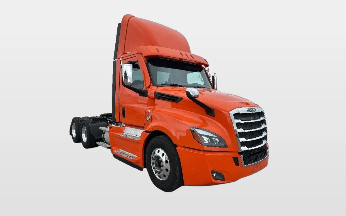 2020 Freightliner Cascadia - image 1