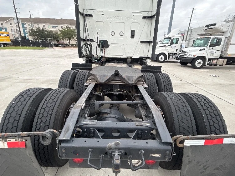 2023 International LT - image 6