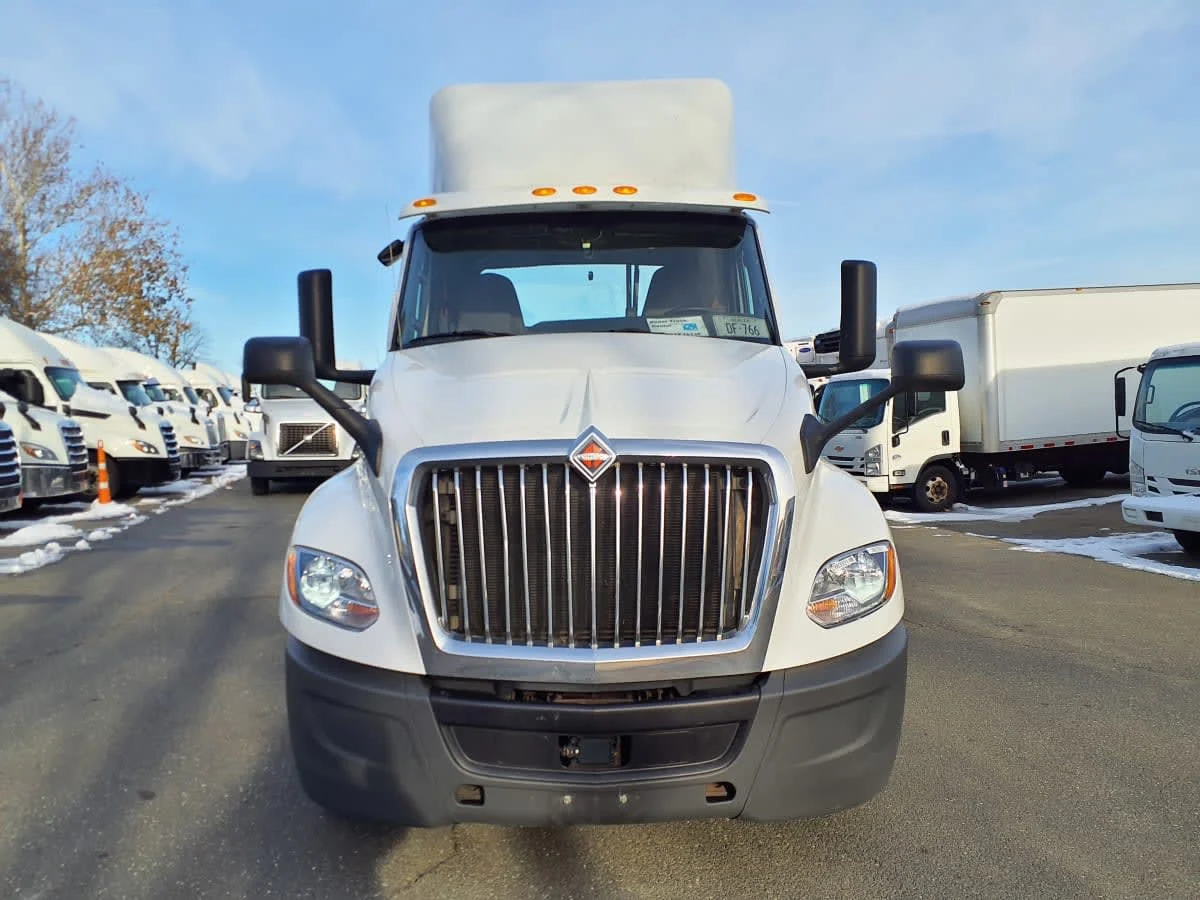 2019 International LT in Springfield, MA — photo 2