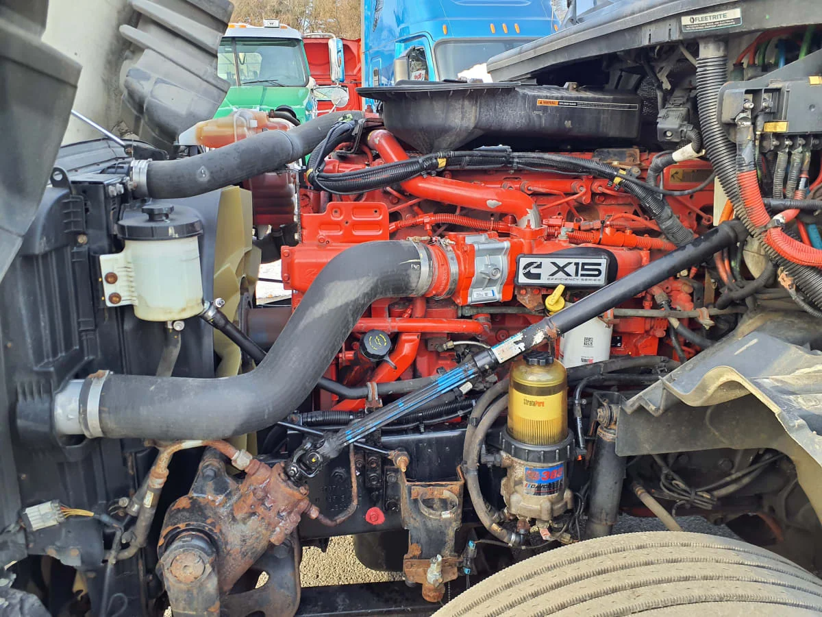 2019 International LT in Springfield, MA — photo 8