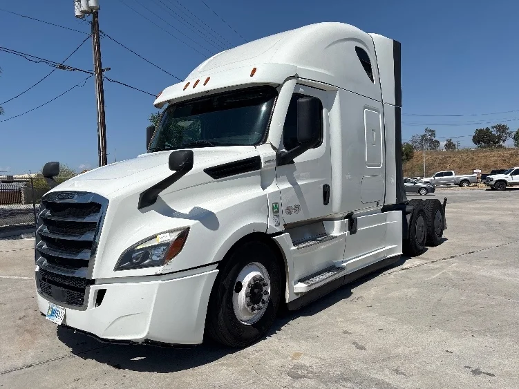 2020 Freightliner Cascadia in Fontana, CA — photo 3