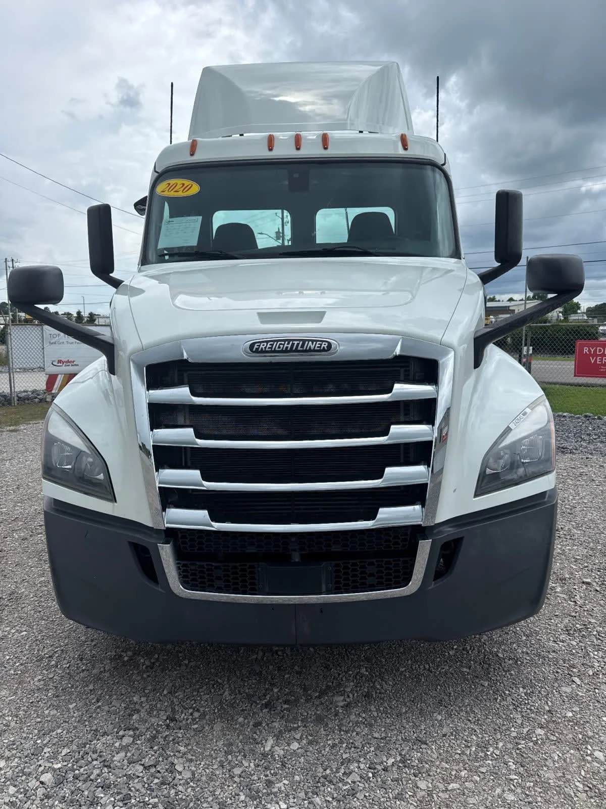 2020 Freightliner Cascadia in Birmingham, AL — photo 2