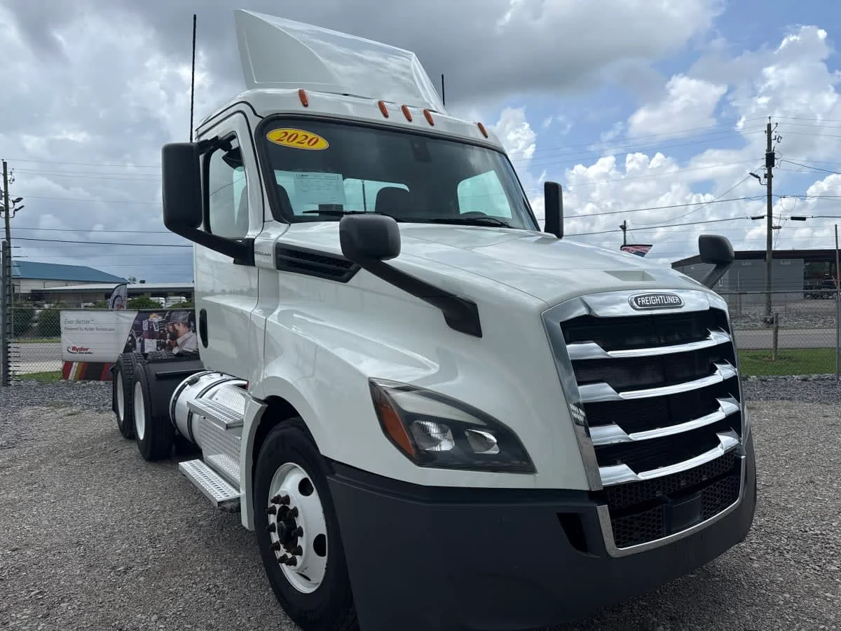 2020 Freightliner Cascadia in Birmingham, AL — photo 3