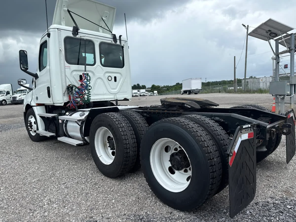 2020 Freightliner Cascadia in Birmingham, AL — photo 6
